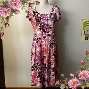 Leaves print short sleeve casual knee length dress with scoop neck